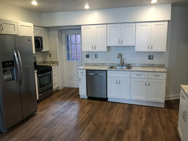 Building Photo - 2334 Sarah St