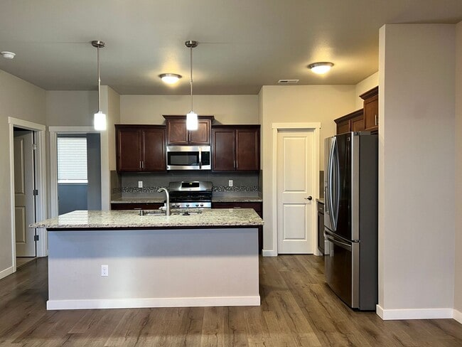 Building Photo - 3bed/2.5bath with Lofted Space at Harbor Crossing!