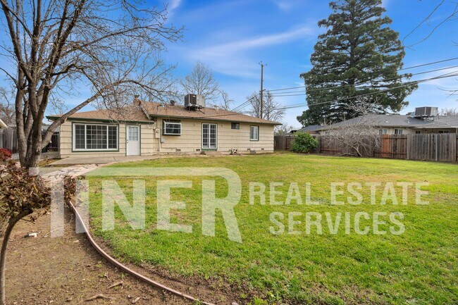 Building Photo - 2407 Sandringham Rd