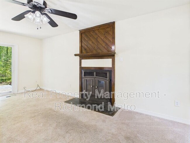 Building Photo - 10649 Genlou Rd