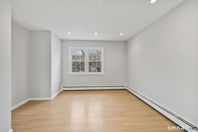 Building Photo - 5 River St