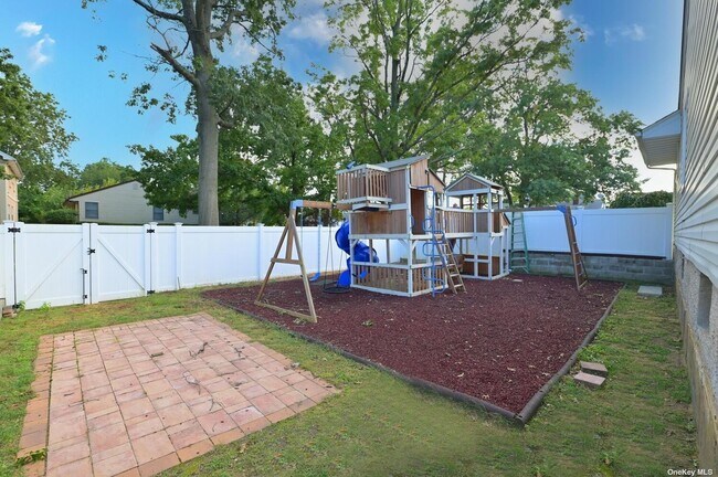 Building Photo - 1656 Putney Rd