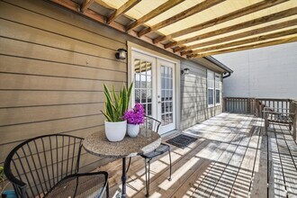 Building Photo - 2108 1/2 Branard Street Unit