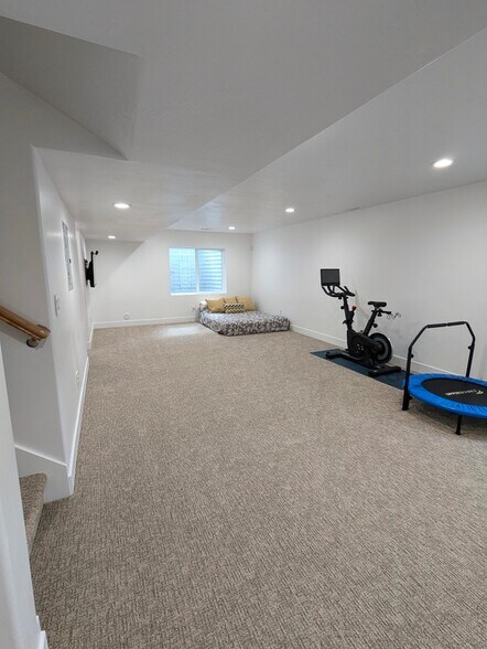 Building Photo - 62 E 425 N