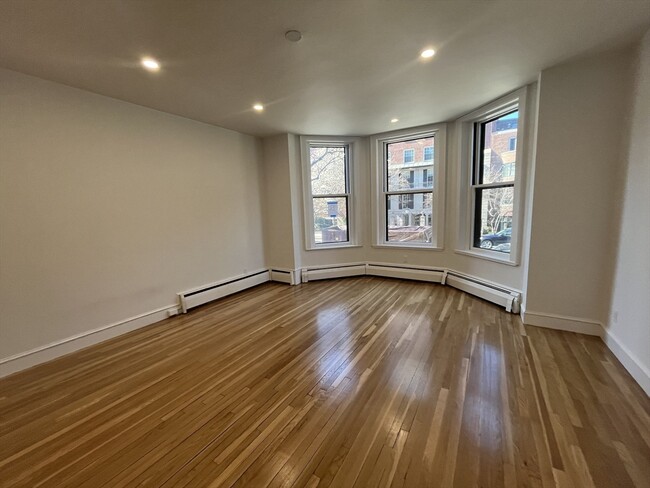 Building Photo - 289 Beacon St
