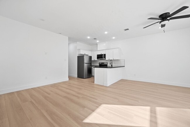 Building Photo - 8412 Sunnyhill St