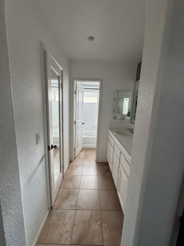 Building Photo - 604 Kellogg St