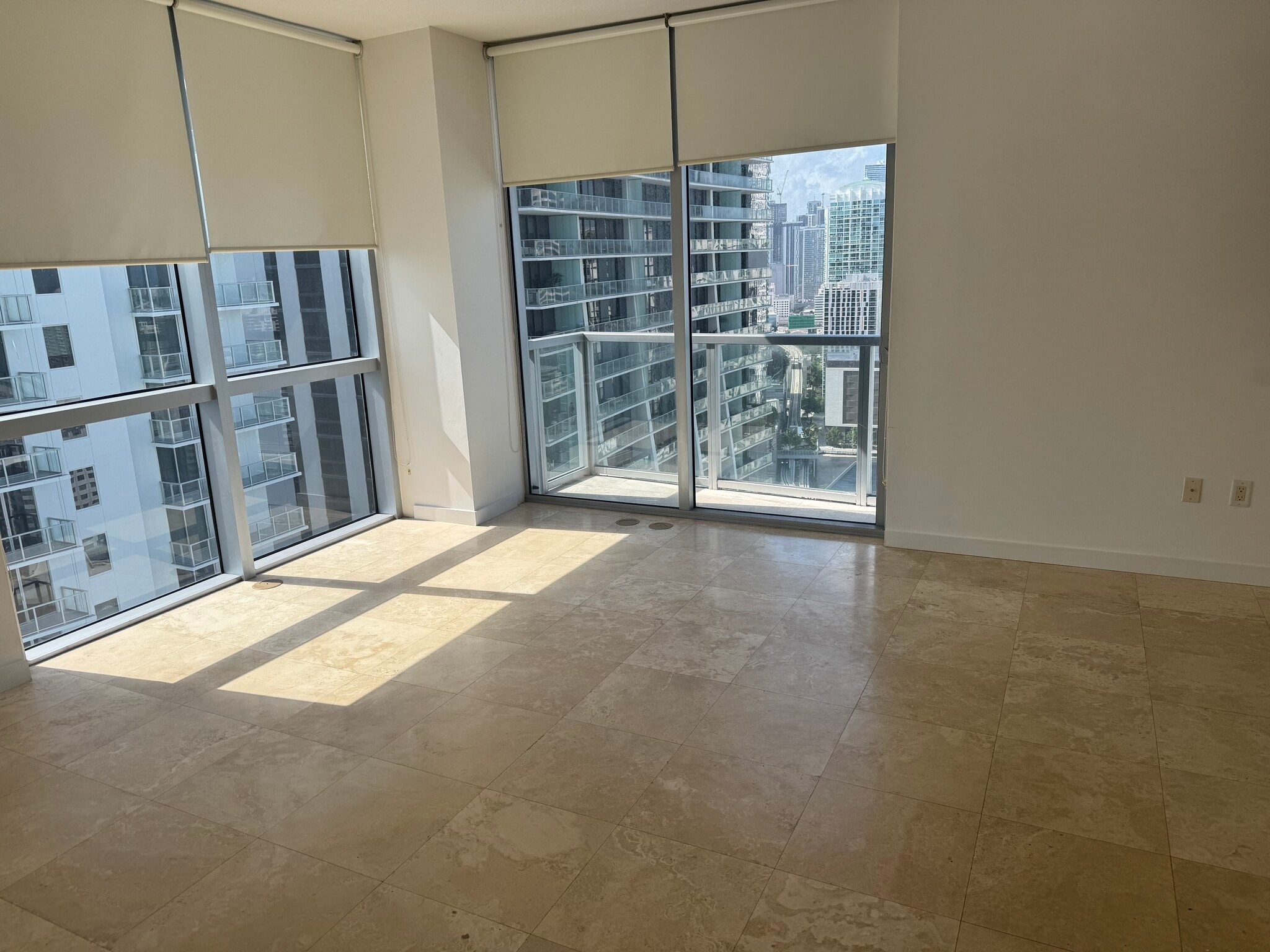 Building Photo - 1060 Brickell Ave