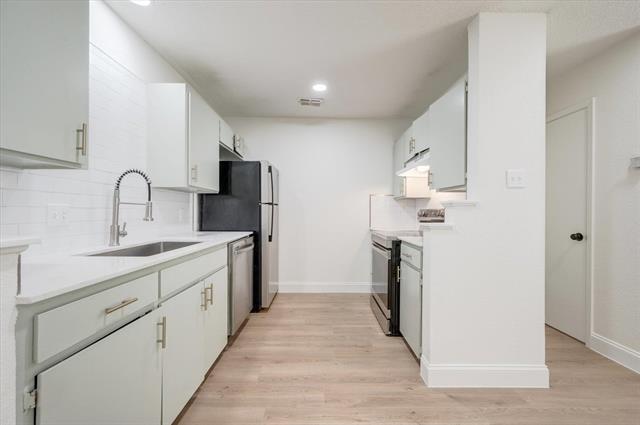 Building Photo - 805 W Chambers St