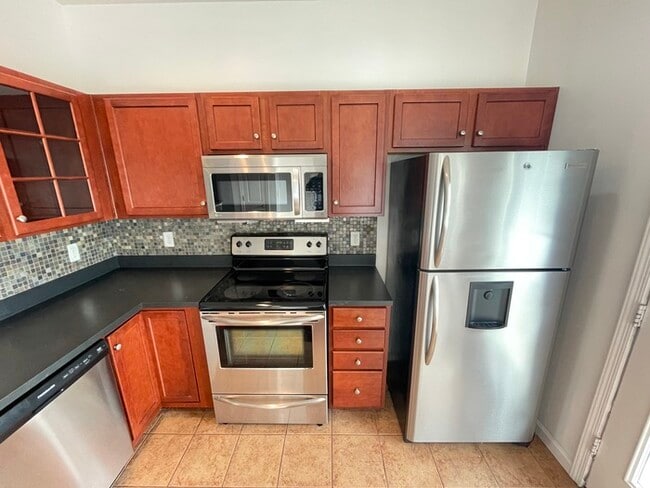 Building Photo - Jordan Ridge Bordeaux area home with bonus...