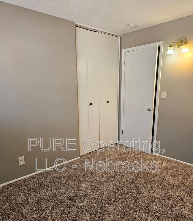 Building Photo - 8624 Templeton Dr