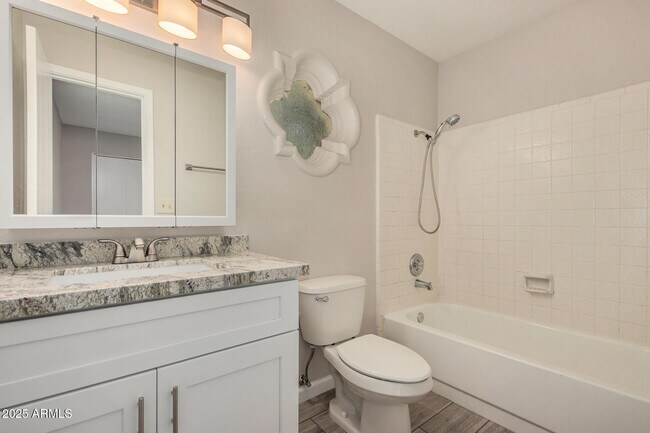 Building Photo - 5136 E Evergreen St