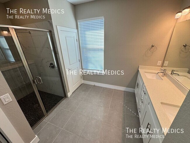 Building Photo - 205 Hibiscus Ln