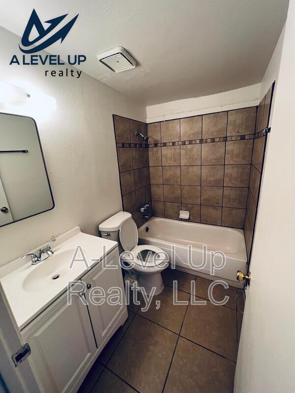 Building Photo - 3519 E Ellington Pl