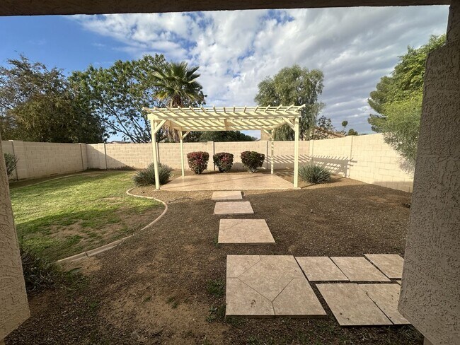 Building Photo - BEAUTIFUL SINGLE LEVEL 3 BEDROOM HOME IN PRIME GILBERT LOCATION.