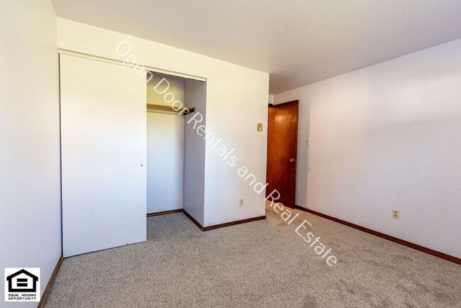 Building Photo - 701 Lake Ave