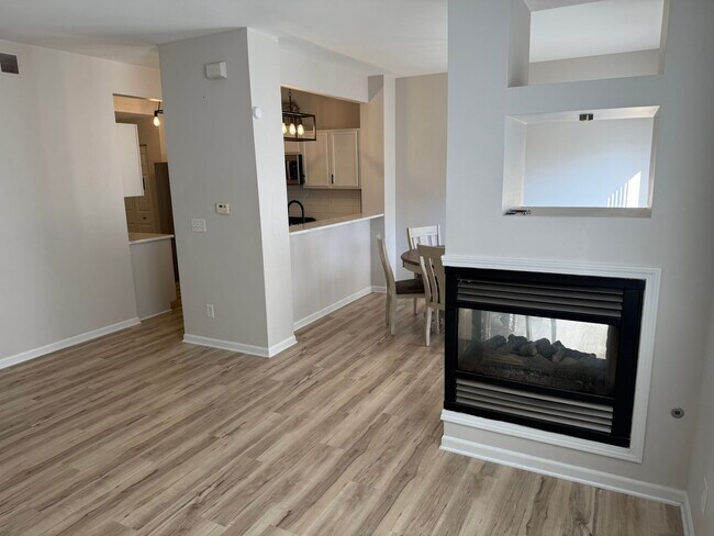 Building Photo - 3 Bedroom Condo Loves Park