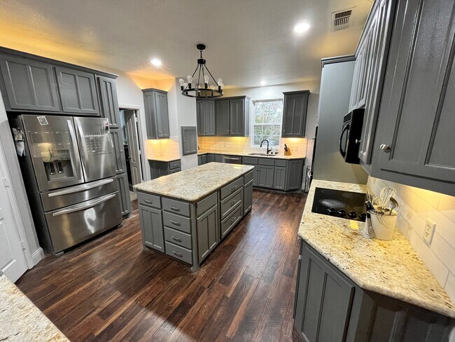 Building Photo - 4 Timberline Ct