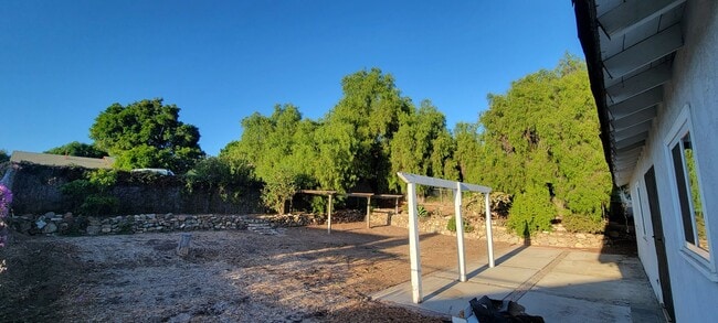 Building Photo - Single Story 3 Bedroom Home in Spring Valley