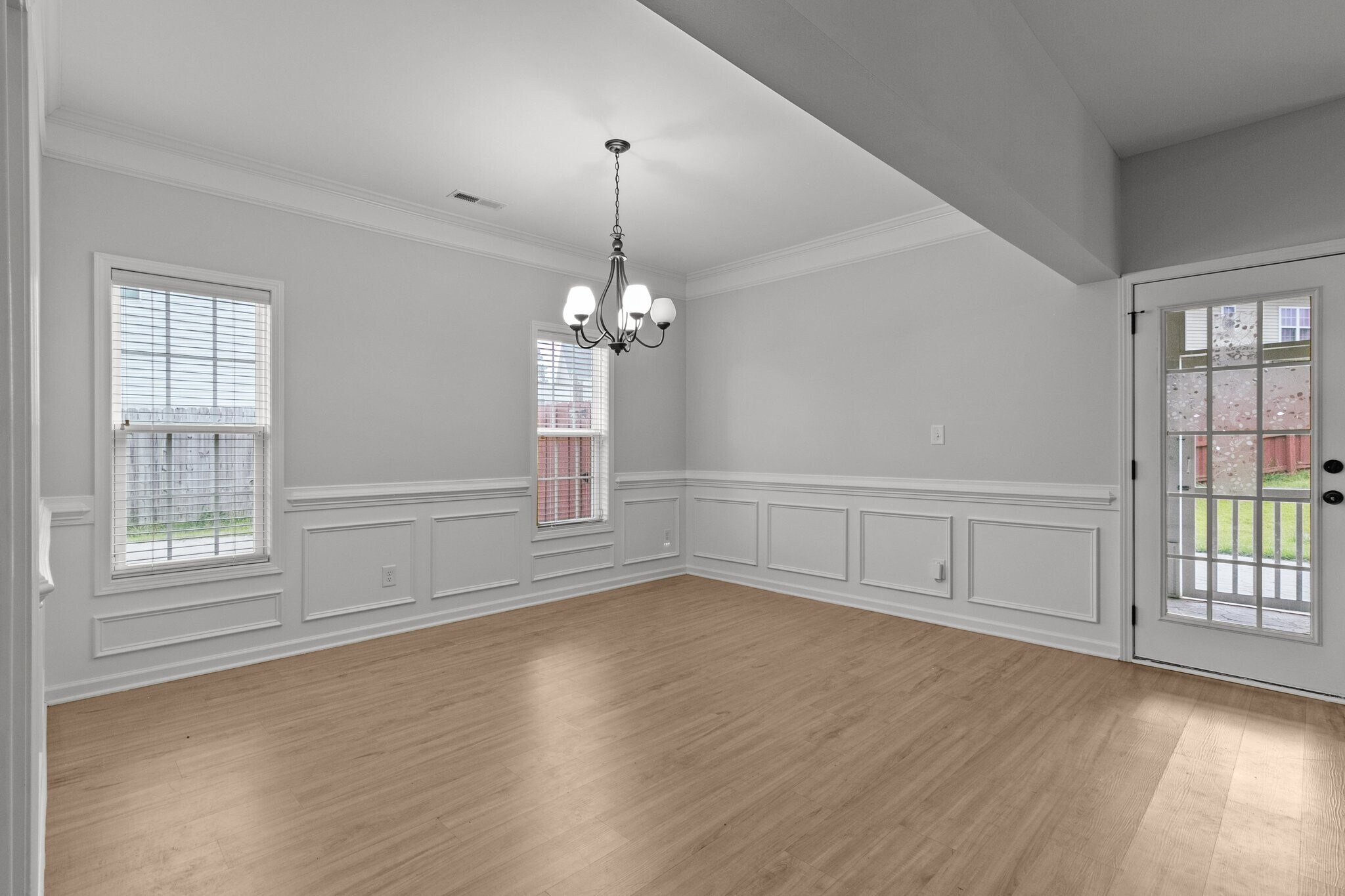 Building Photo - 6471 Chamblee Dr