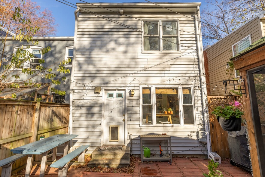 Building Photo - 207 V St NE