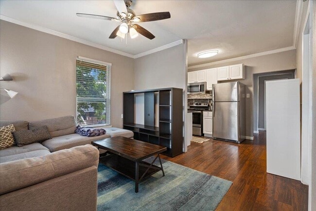 Primary Photo - 204 E 30th St