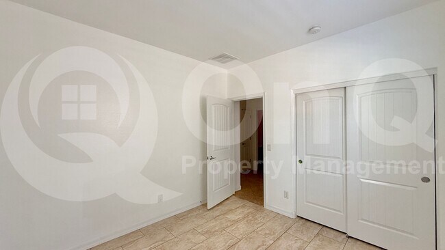 Building Photo - 730 N Robins Way