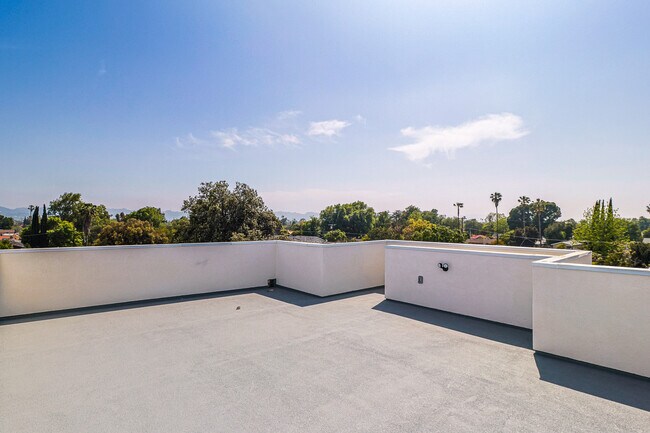 Building Photo - 5932 Lemp Ave