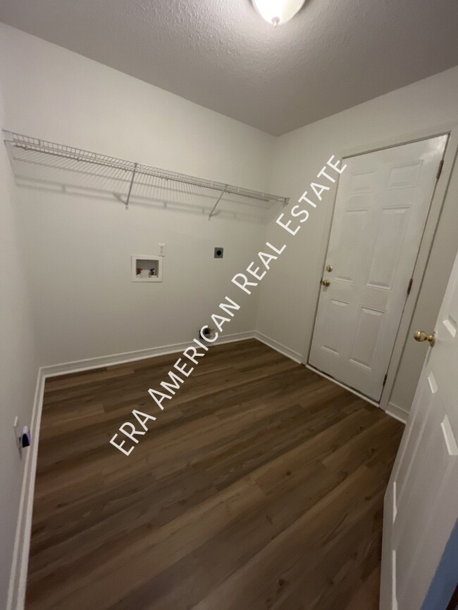 Building Photo - 4621 Bobolink Way