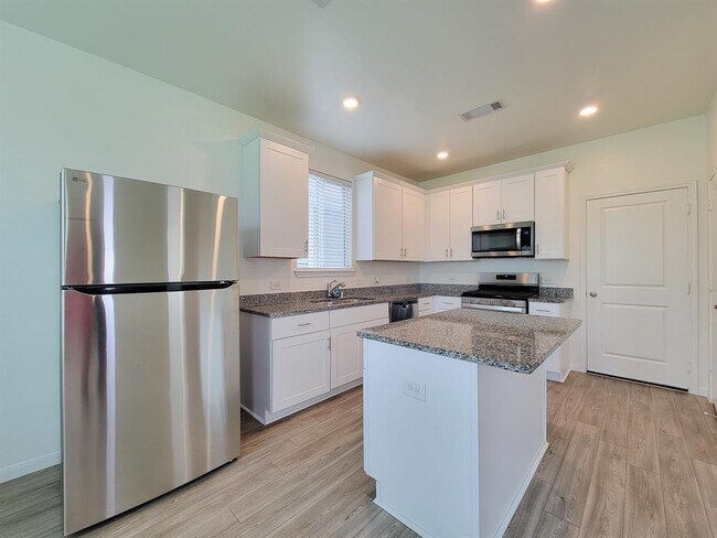 Building Photo - 16230 Dutton Clover Dr