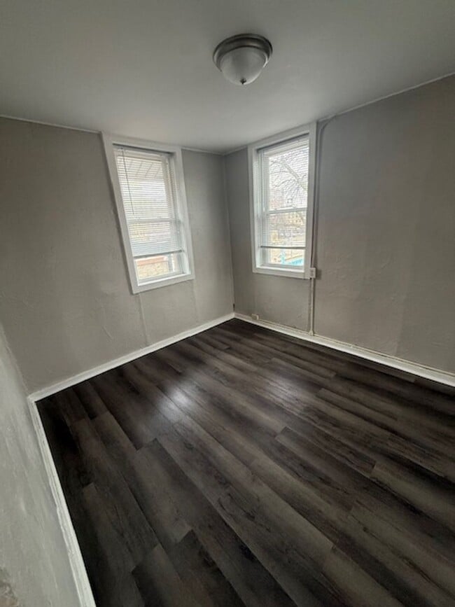 Building Photo - Virginia- BB