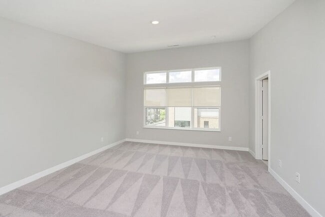 Building Photo - Gorgeous 3 Bedroom 2 Full/2 Half Bath Town...