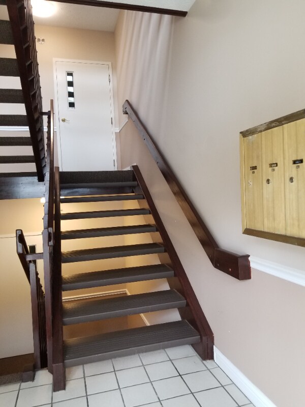 Building Photo - 400 Lakeview Dr