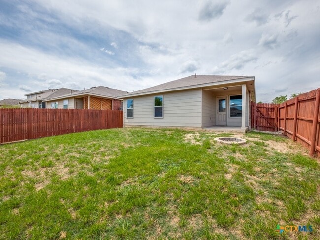Building Photo - 204 Pine Arbol