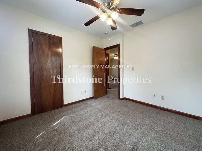 Building Photo - 1727 Lindsey Rd