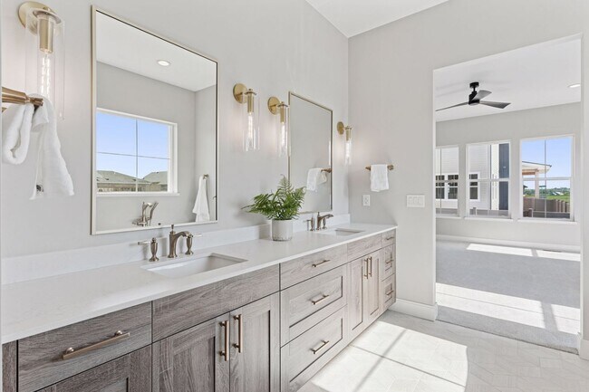 Building Photo - New Charming Berthoud Home with Modern Com...