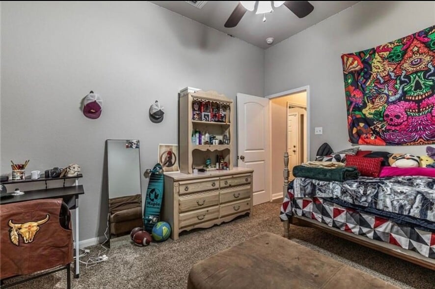 Building Photo - 8219 Quiet Hollow Dr