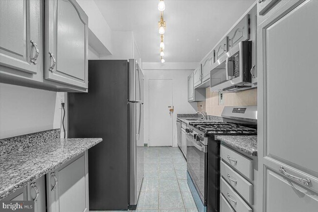 Building Photo - 4201 Cathedral Ave NW