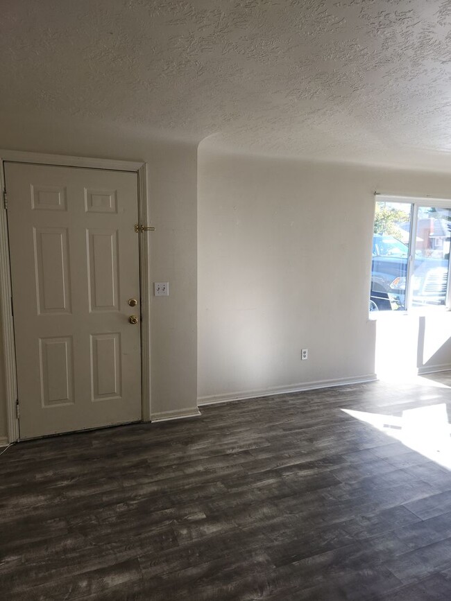 Building Photo - 2-bedroom 1 bath House