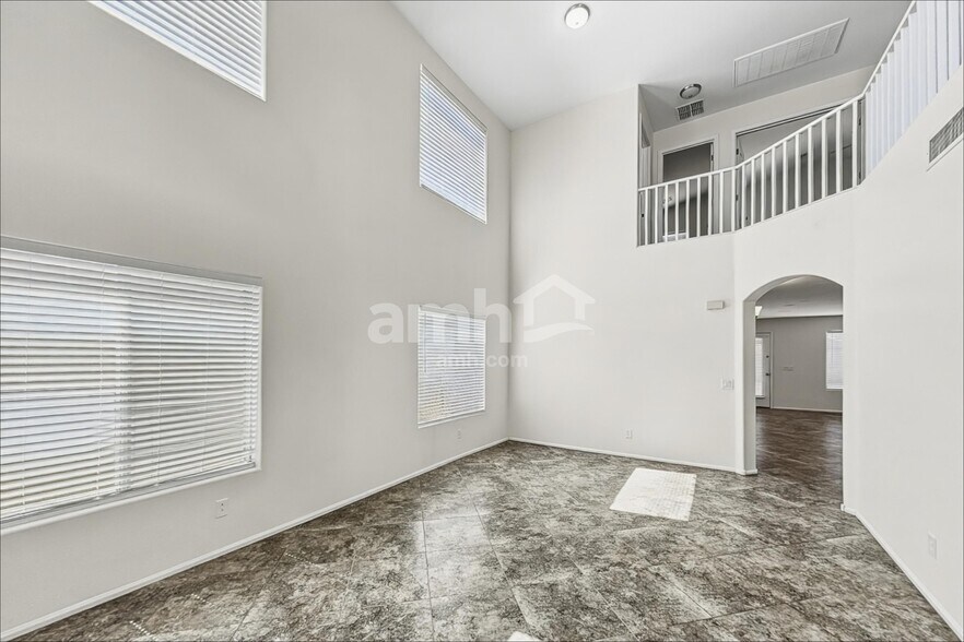 Building Photo - 3910 E Hematite Ln