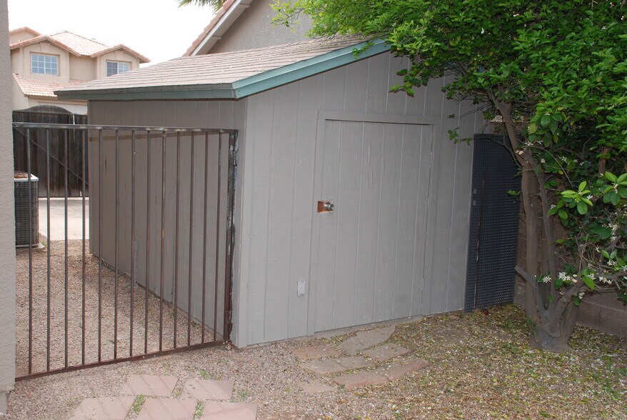 Building Photo - 514 W Laredo Ave