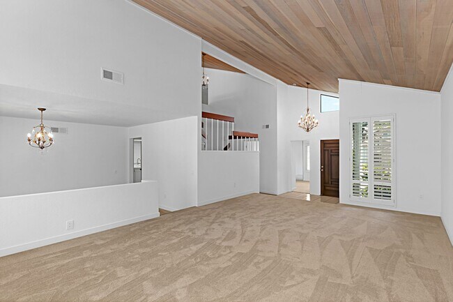 Building Photo - Beautiful Four Bedroom Two Story Home - UT...