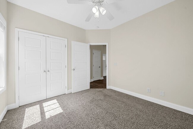 Building Photo - Pet Friendly Three Bedroom with Bonus!