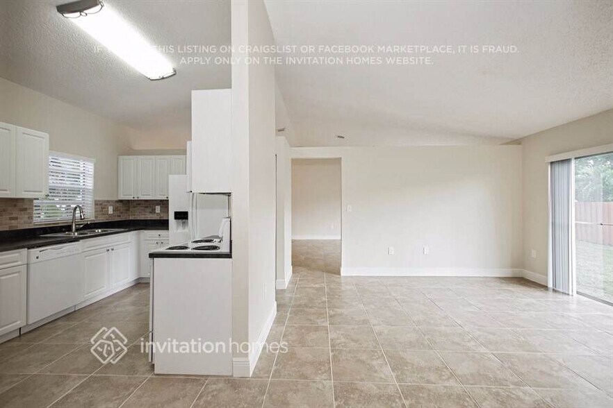 Building Photo - 19432 NW 62nd Ct