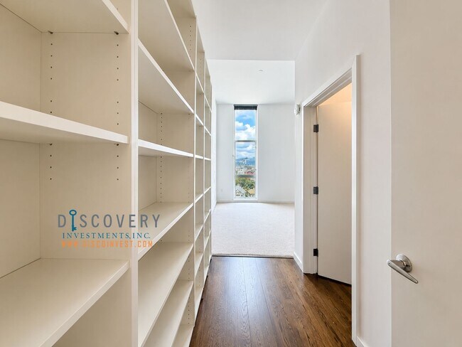 Building Photo - Uptown Place One Bedroom Condominium