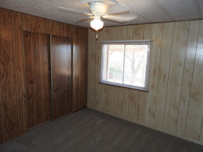 Building Photo - Corner Lot