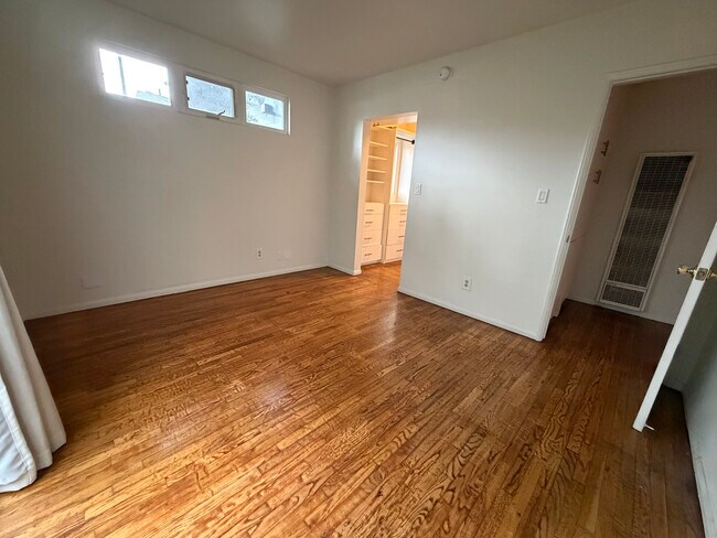 Bedroom - 622 Venezia Ave