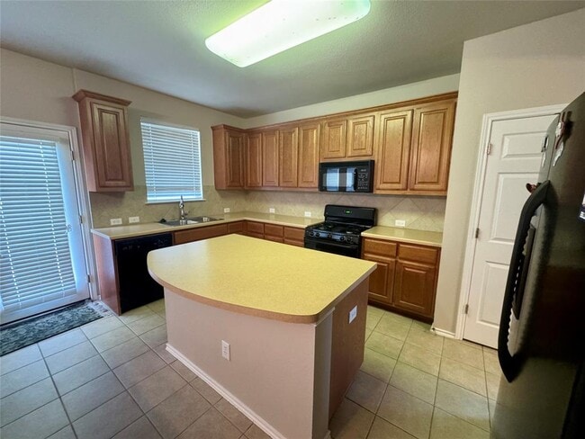 Building Photo - 106 Bowstring Bend
