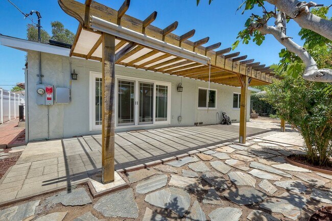 Building Photo - San Diego- Near Del Cerro - Refreshed 4 bed / 2 bath Home w/Solar ,A/C, Large Yard, Garage, and M...