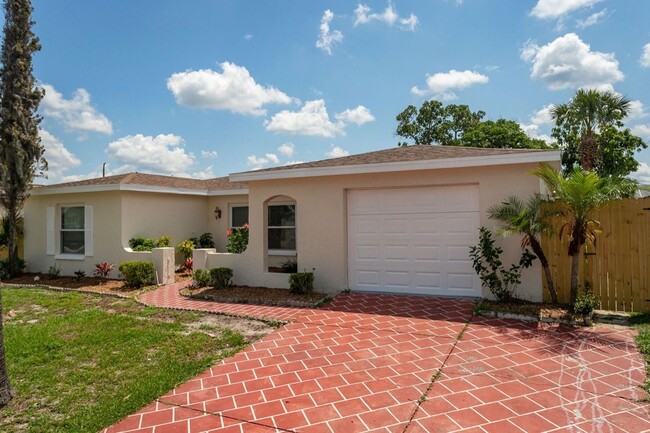 Building Photo - Rare Pool Home in Port Richey!!!